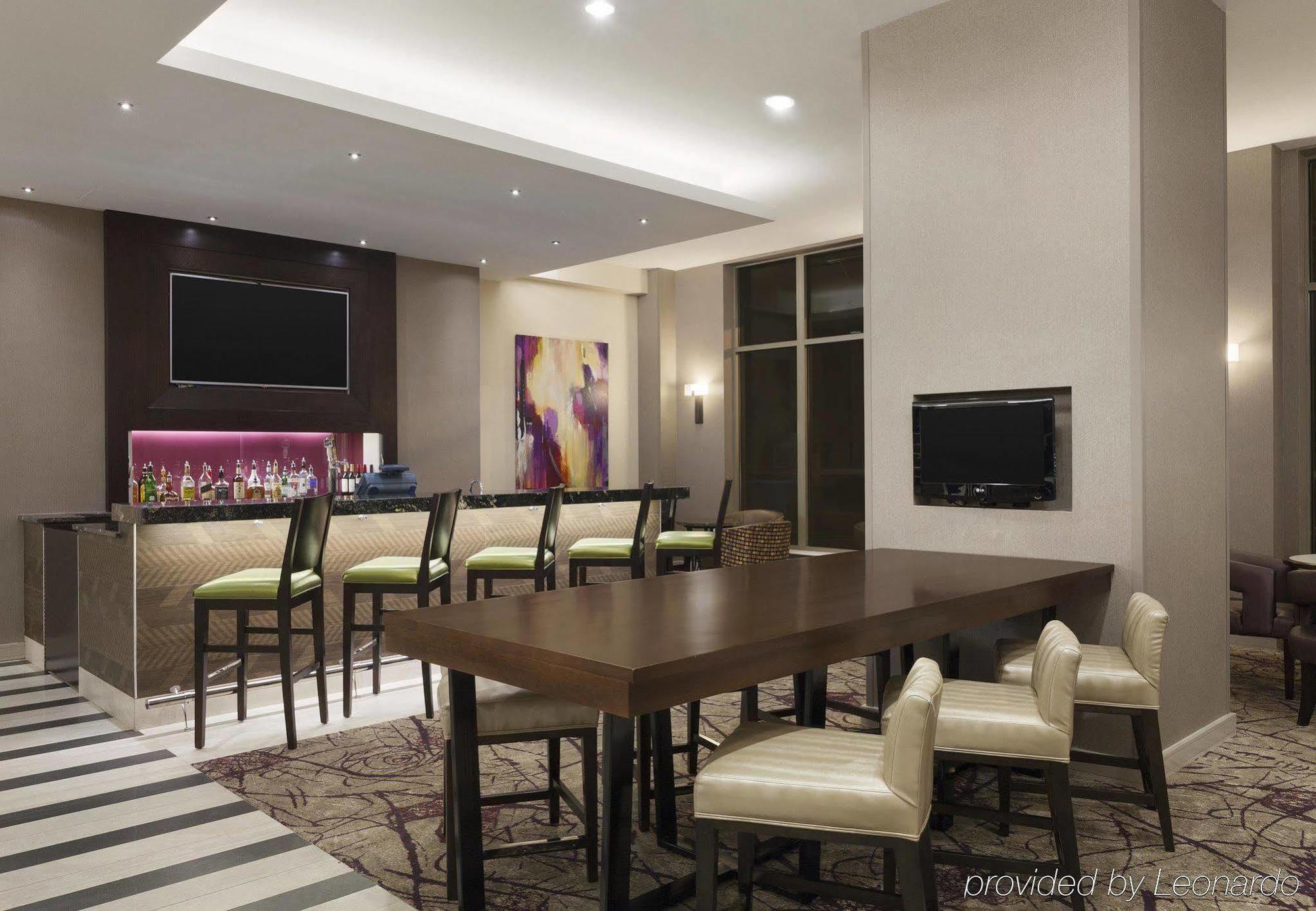 Residence Inn Alexandria Old Town South At Carlyle Restaurant bilde